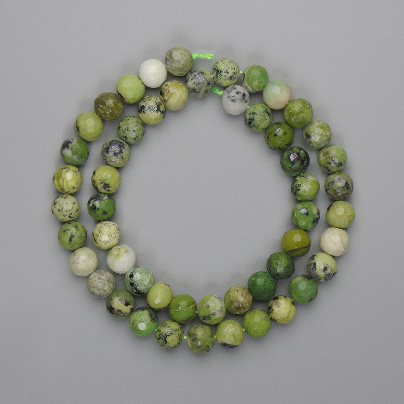 Jadeit-Perlen, facettierte Kugeln 8 mm, Länge ca. 39 cm