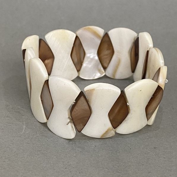 Perlmuttarmband, Länge 18 cm, mit elastischer Basis