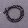 Schungit-Perlen, glatte Kugeln auf einer Schnur (künstlich), Durchmesser 6 mm, Länge 37 cm