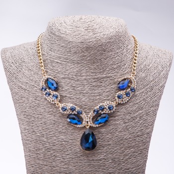 Abendcollier mit blauen Kristallen „Wertvolle Tropfen“, Länge 42–49 cm