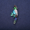 Sale! Papageienbrosche mit Emaille und Strasssteinen, Farbe Blau, Türkis, Grün und Weiß, 50×20 mm, silbernes Metall