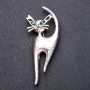 Brosche Katze mit grünen Strasssteinen, 77×32 mm, graues Metall