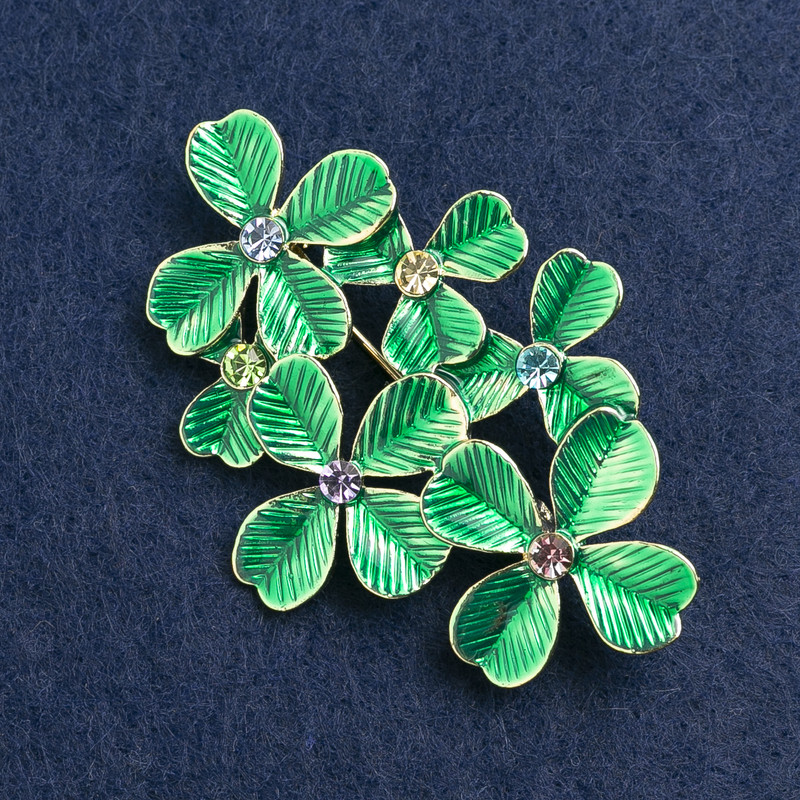 Brosche Blätter – grüne Emaille, mit Strasssteinen, goldfarbenes Metall 57×40 mm