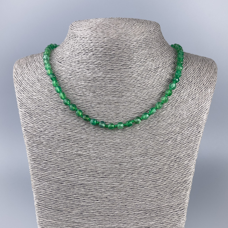 Halskette aus Chrysoprase, facettierte Würfel, Durchmesser ca. 5×5 mm, Länge ca. 49 cm